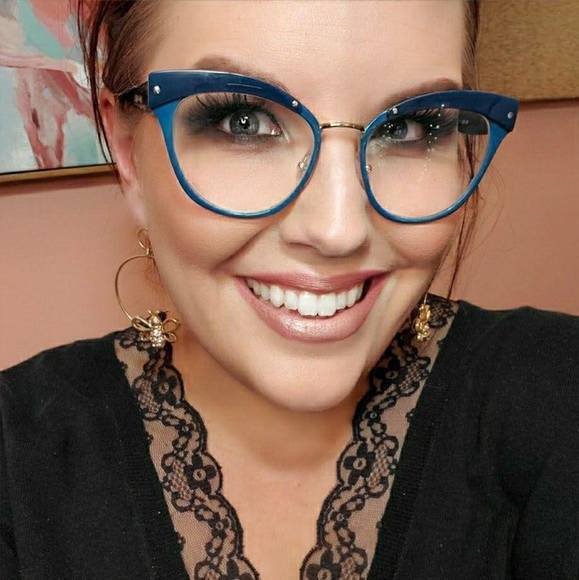 Meet your Posher, Carol - Picture 1 of 1